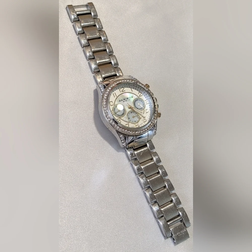 Akribos XXIV Women's Chronograph Watch MOP AK683TTG Crystals New Battery 6.5